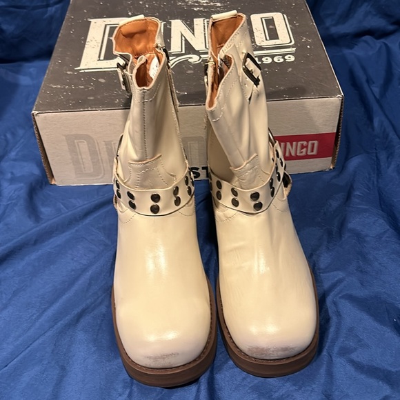 DINGO- short boots, white, women 8.5 new - Picture 2 of 4